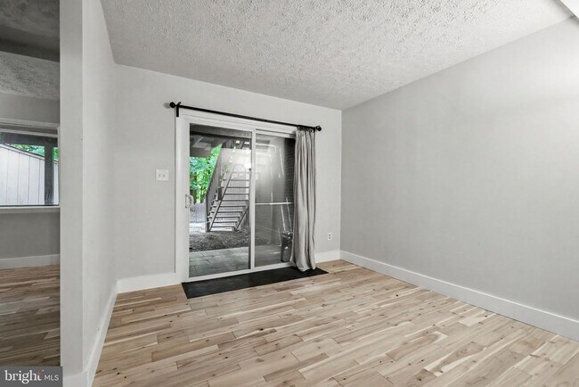 Building Photo - 2105 Glencourse Ln