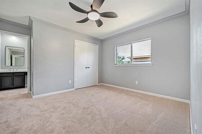 Building Photo - 22250 Queenbury Hills Dr
