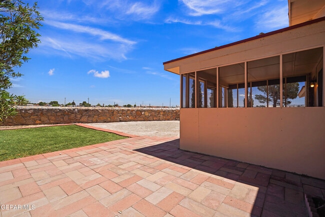 Building Photo - 4805 Maureen Cir