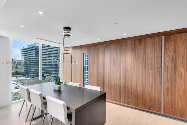 Building Photo - 430 Grand Bay Dr