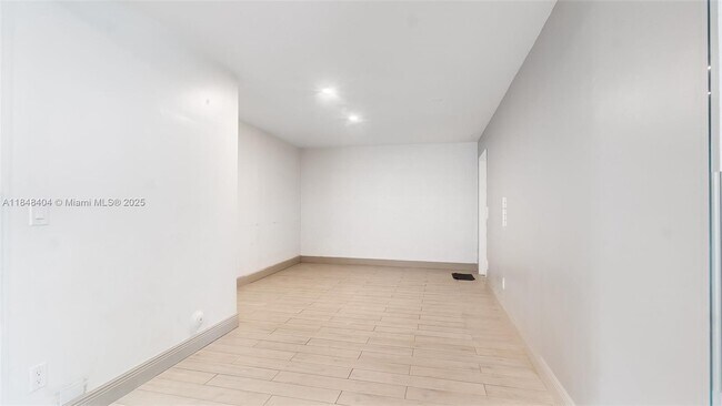 Building Photo - 909 Garnet Cir
