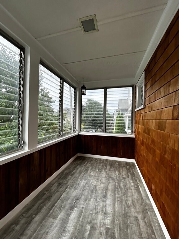 Building Photo - 27 Knoll St