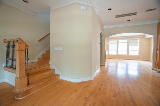 Building Photo - 5512 Val Verde St