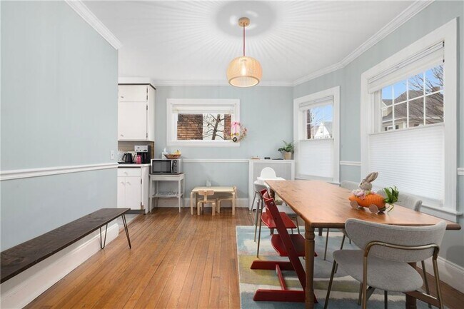 Building Photo - 422 Wayland Ave