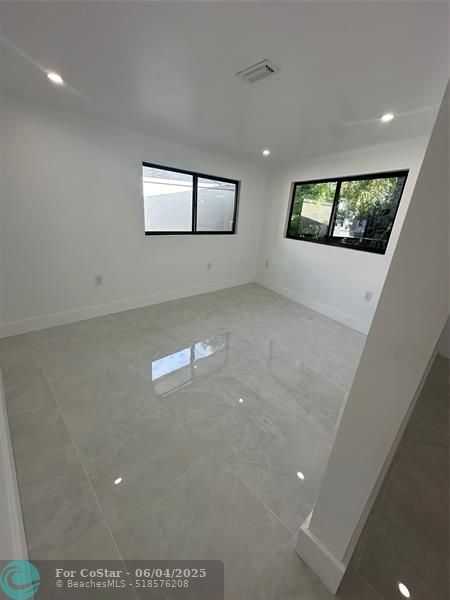 Building Photo - 4101 SW 48th Ct