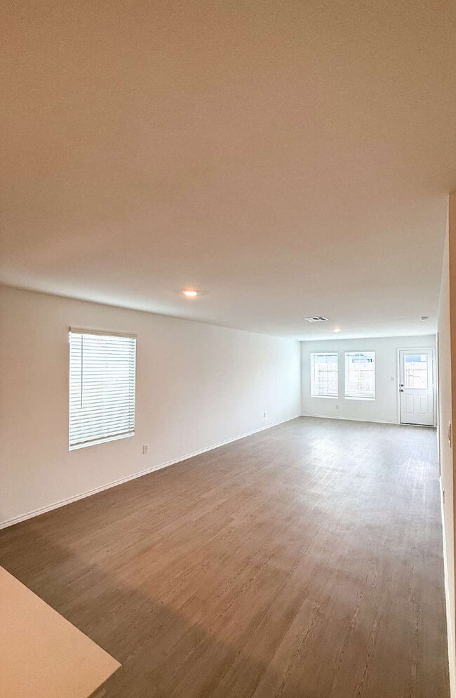 Building Photo - One Story 4 Bedroom/2Bath - For Rent - San Marcos, TX - Minutes From Shopping, Entertainment, and...