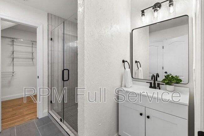 Building Photo - 4745 Aaron Dr