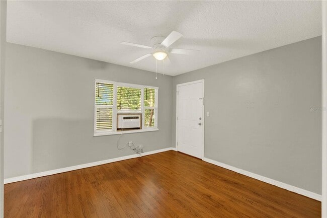 Building Photo - 1020 Alba Dr