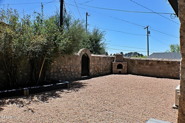 Building Photo - 1214 Stockwell Ln
