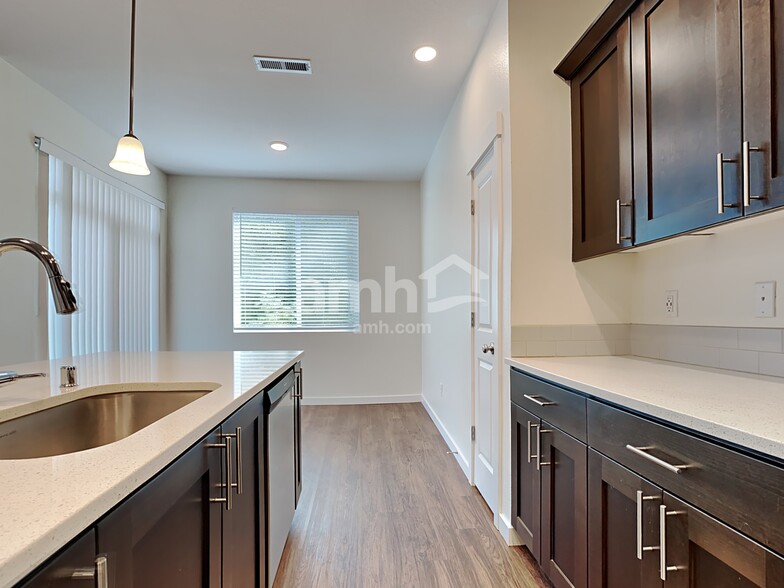 Building Photo - 1211 NE 12th St