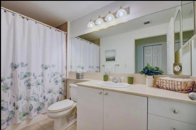 Building Photo - 802 W Windward Way