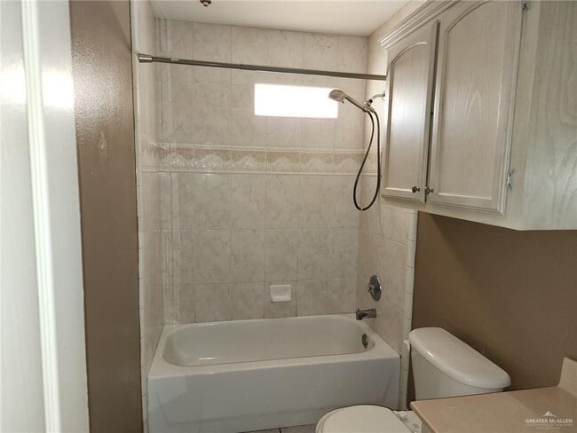 Building Photo - 18 Kerria Ave