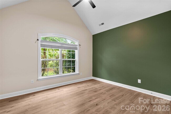Building Photo - 983 Jerry Lees Way