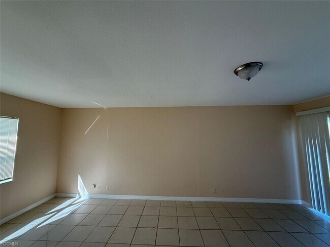 Building Photo - 3308 42nd St SW