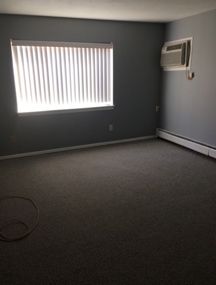 Master Bedroom - 62 Country Club Ln