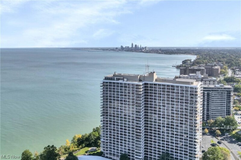 Building Photo - 12700 Lake Ave