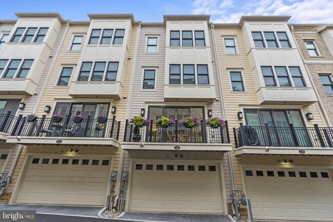 Building Photo - 1520 16th Ct N