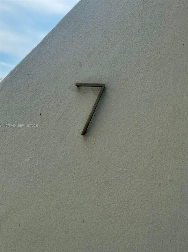 Building Photo - 881 Ocean Dr