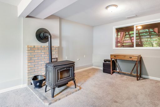 Building Photo - Updated split level home in Shoreline with...