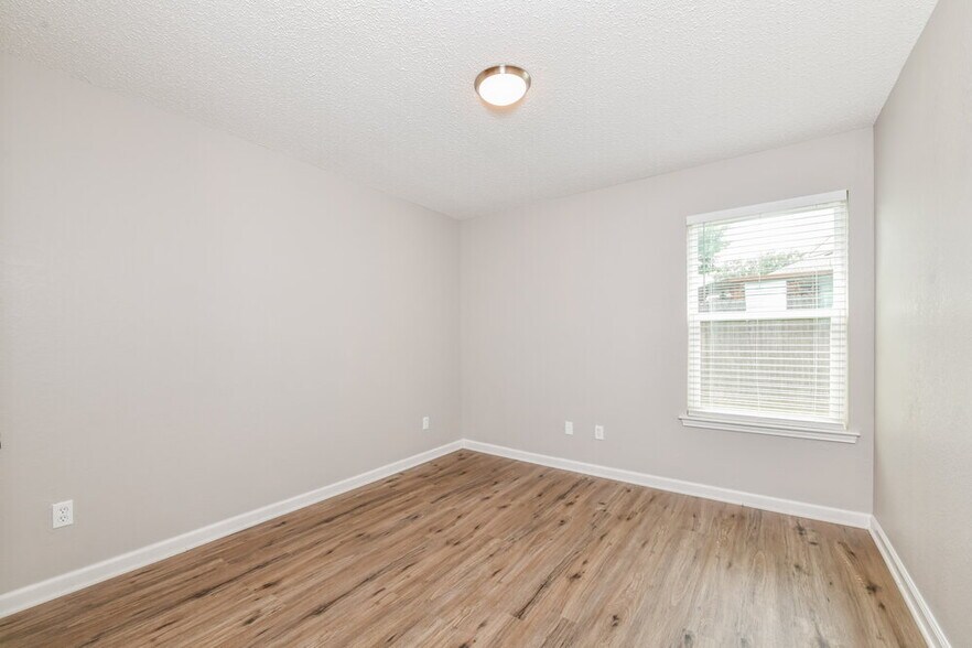 Building Photo - 848 Meadowlark Dr