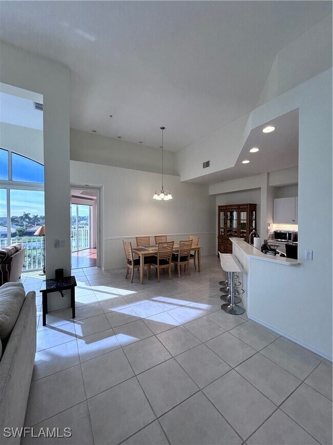 Building Photo - 1530 Clermont Dr