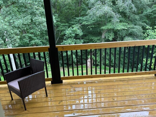 Building Photo - 242 Oakdale Ave