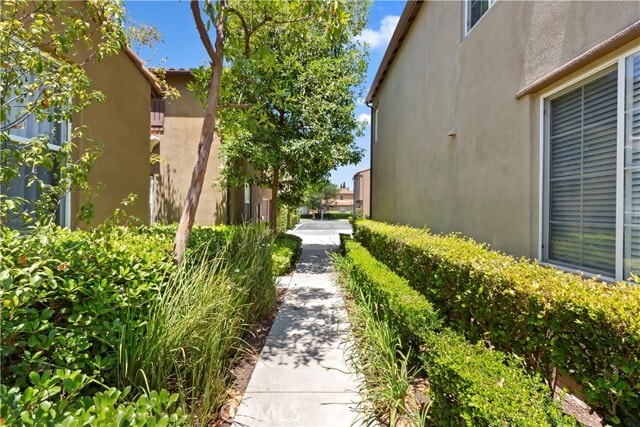 Building Photo - 57 Alevera St