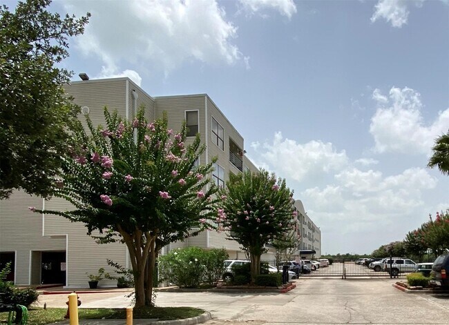 Building Photo - 793 Davis Rd