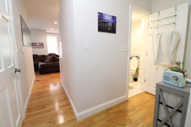 Building Photo - 67 Marion St