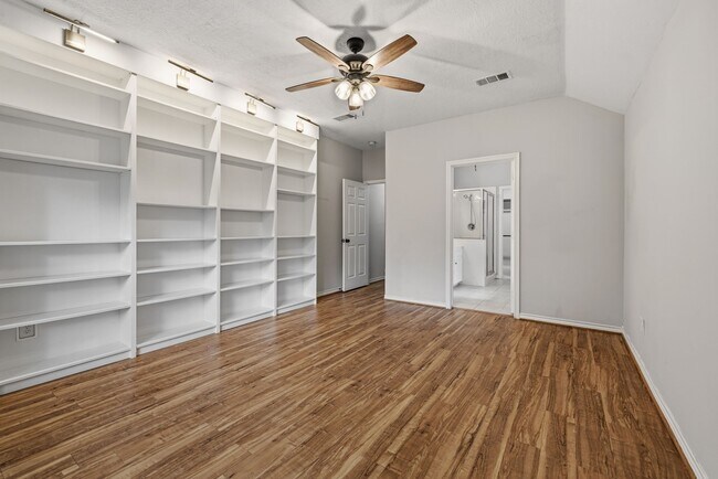 Building Photo - 909 Katie Ln