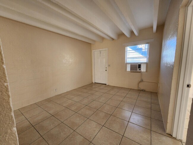 Building Photo - 512 19th St