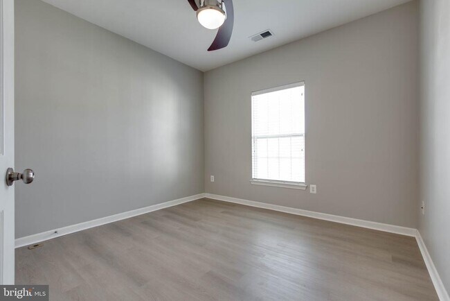 Building Photo - 1739 Theale Way