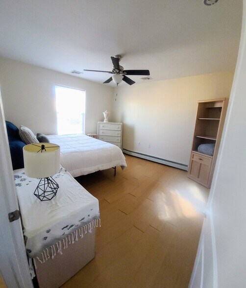 Building Photo - 213 Sheridan Ave