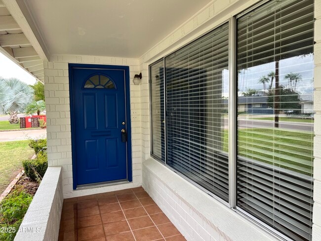 Building Photo - 4702 E Wilshire Dr