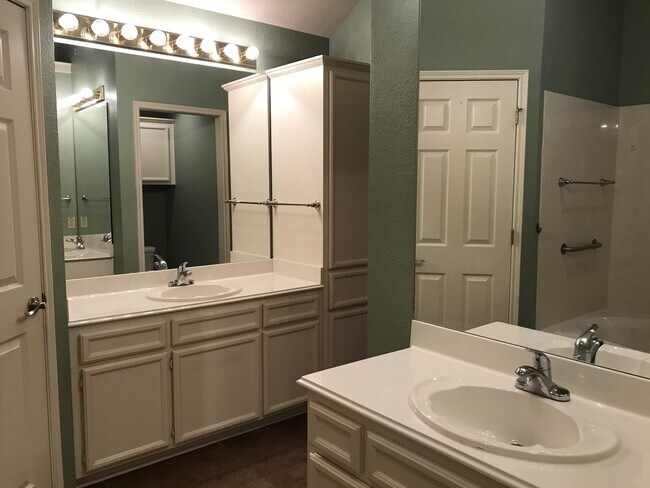 Building Photo - 7996 Pecan Dr