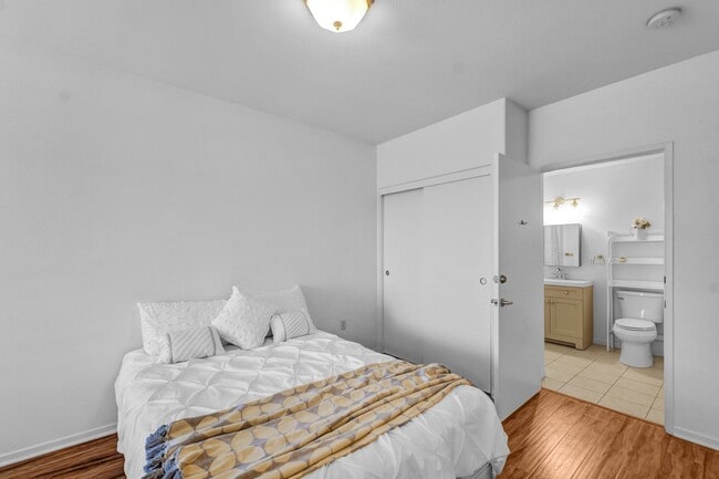 Building Photo - Luxurious Modern Condo in Alhambra