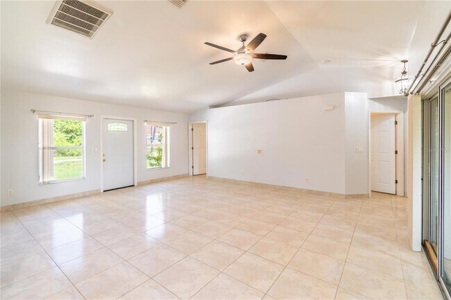 Building Photo - 4913 Cromey Rd