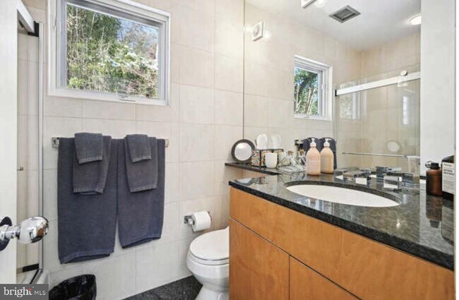 Building Photo - 4527 Q Pl NW