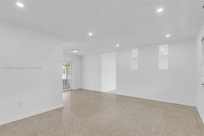 Building Photo - 9250 SW 31st Terrace