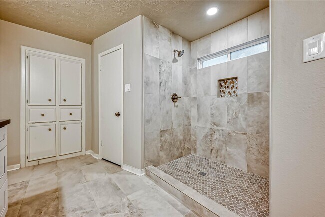 Building Photo - 3615 Highfalls Dr
