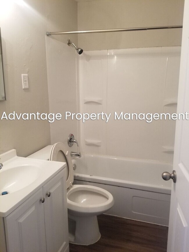Building Photo - Come see this Newly Renovated Duplex In Hyde Park Area