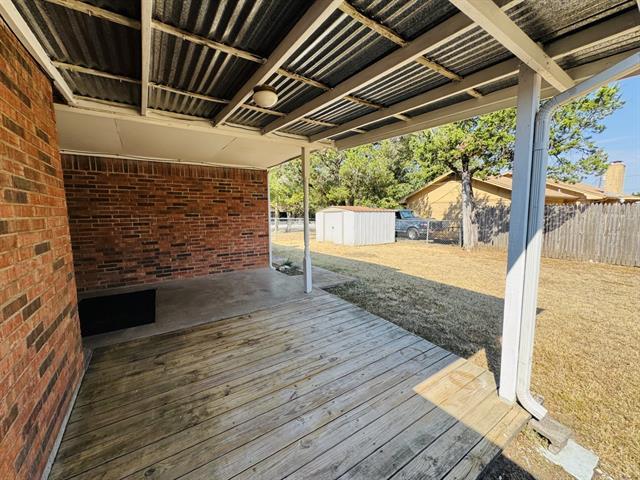 Building Photo - 912 Woodview Dr