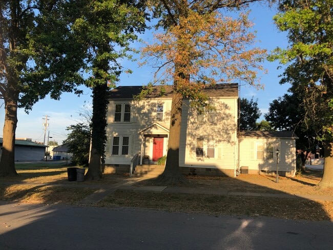 Building Photo - 212 S 16th St