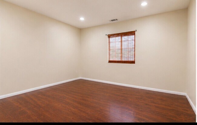 Building Photo - 5439 Bonfair Ave