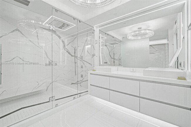 Building Photo - 101 S Fort Lauderdale Beach Blvd