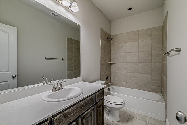 Building Photo - 327 Sweetspire Dr