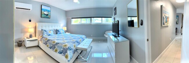 Building Photo - 1705 N Riverside Dr