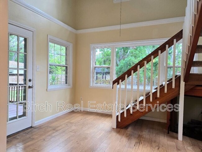 Building Photo - 733 Scotland St