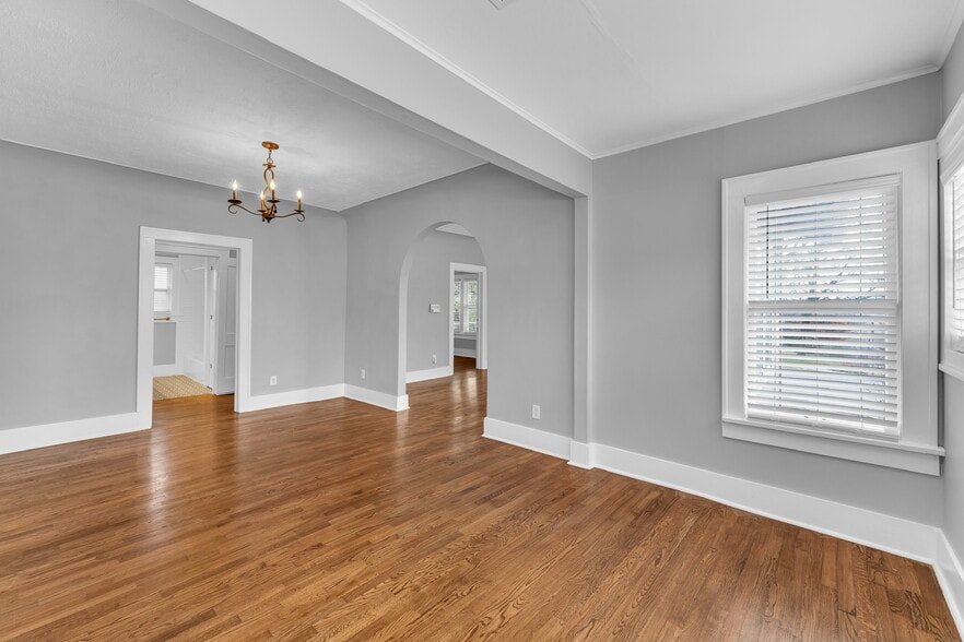 Building Photo - 811 N Lindell Ave