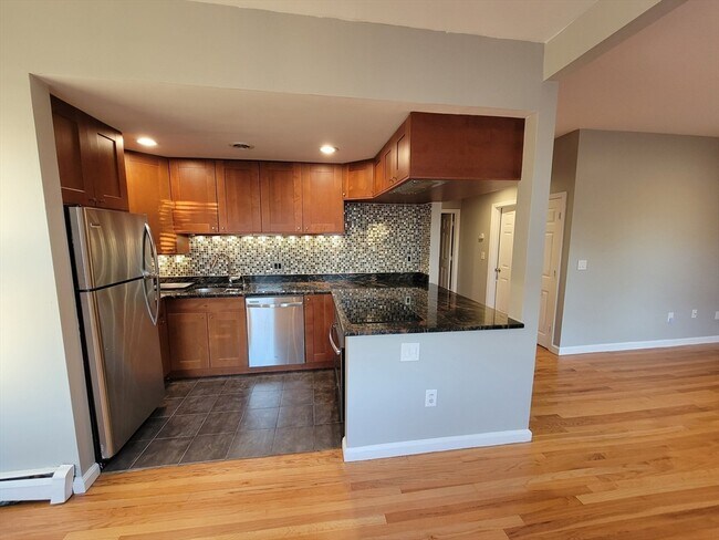 Building Photo - 390 Riverway